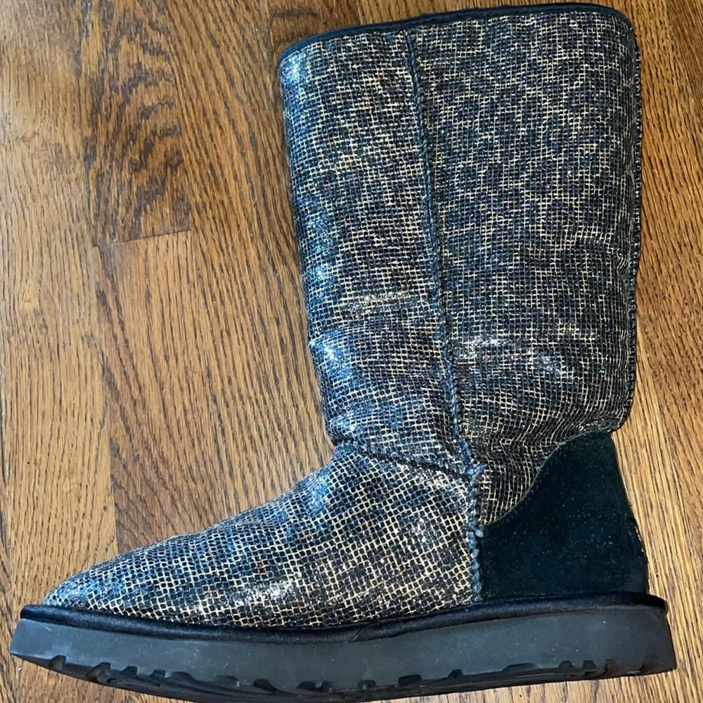 UGG Metallic Silver and Black Patterned Winter Boots - Picture 6 of 16